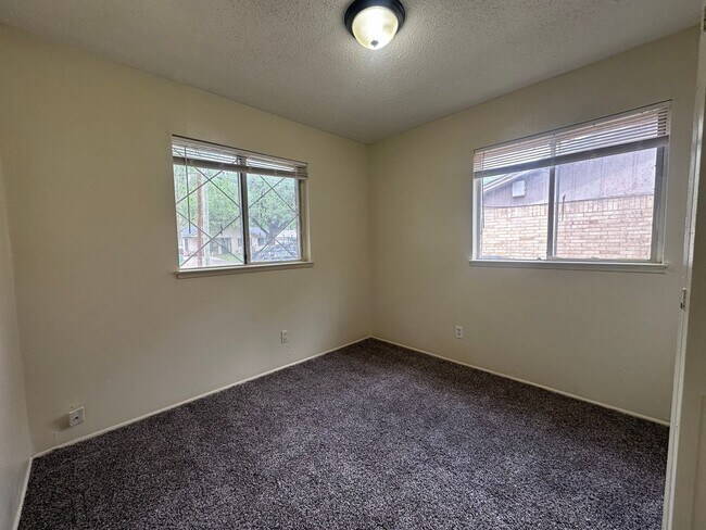 Building Photo - 4000 Acree St