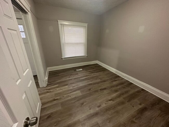 Building Photo - 3026 Monroe Ave