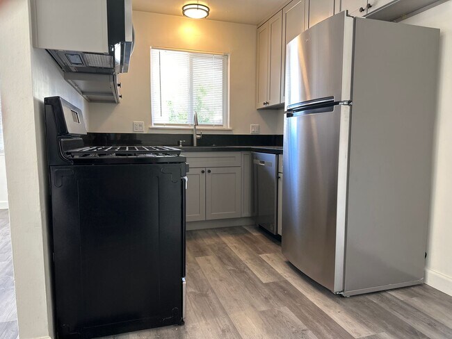 Building Photo - Completely remodeled 2 bedroom gem with 1 car garage Near the VA Hospital