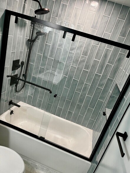 Bathroom - 2016 Pacific Ave