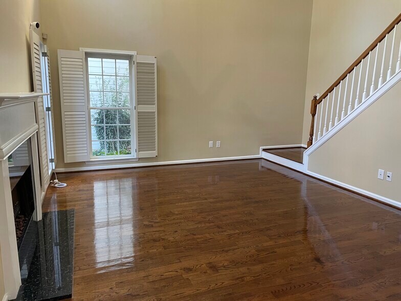 Building Photo - 3746 Summer Rose Dr