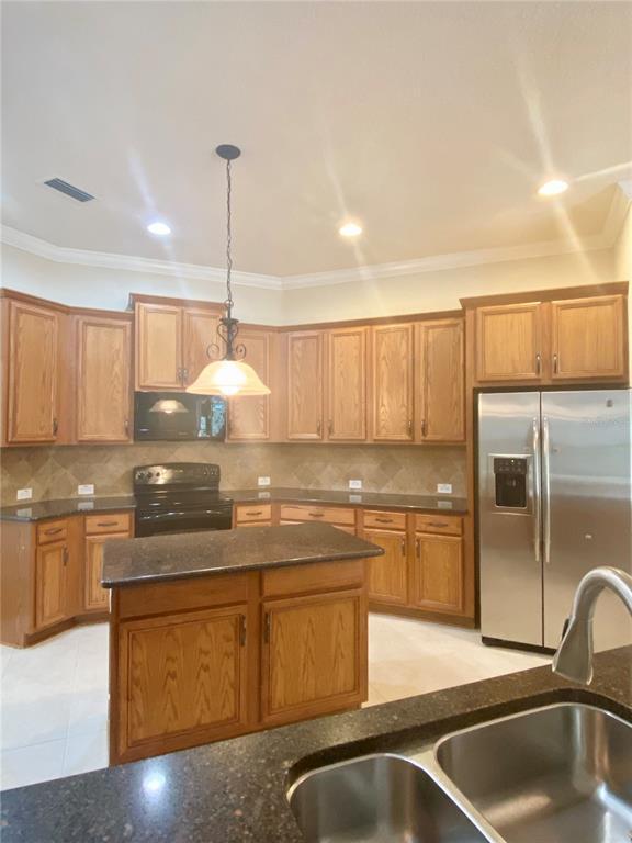 Building Photo - 7450 Ambleside Dr