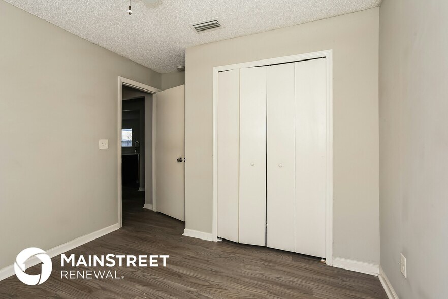 Building Photo - 7878 Cherry Blossom Dr S