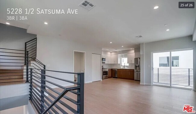 Building Photo - 5228 Satsuma Ave