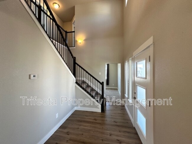 Building Photo - 5403 Vona Dr