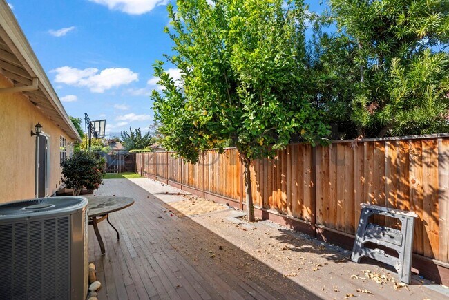 Building Photo - 3207 Forbes Ave