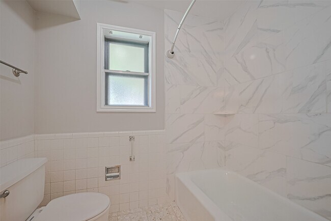 Building Photo - 3518 Rolling Green Ln