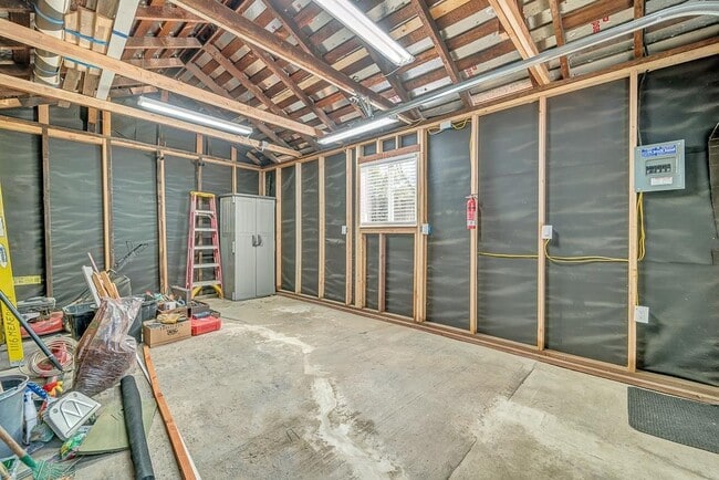 Building Photo - 1116 Meredith Ave