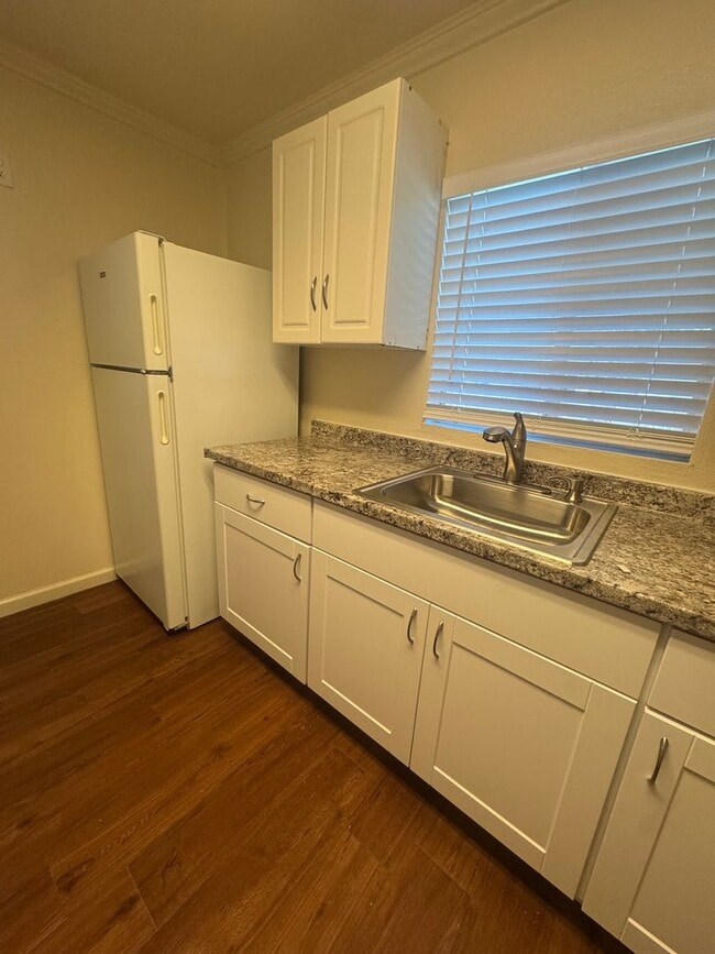 Building Photo - 1 BED/1 BATH IN REDDING