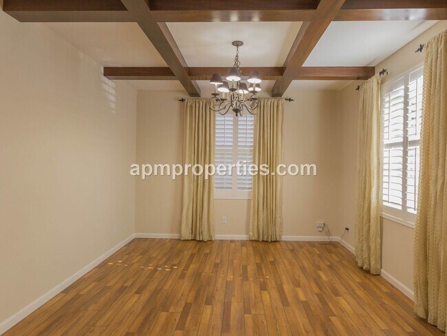 Building Photo - Upscale 3 Bedroom + Den, 4 bath, Detached Cottage, in Gale Ranch!