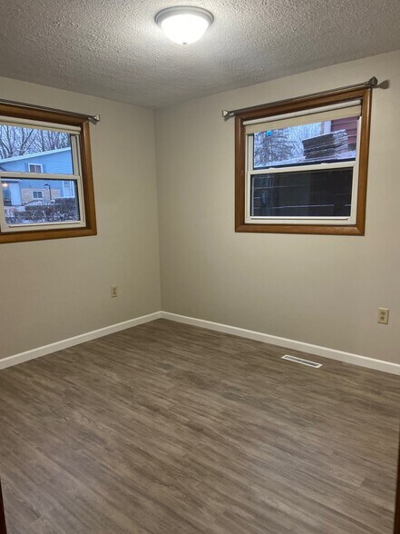 Building Photo - 821 1st Ave NW