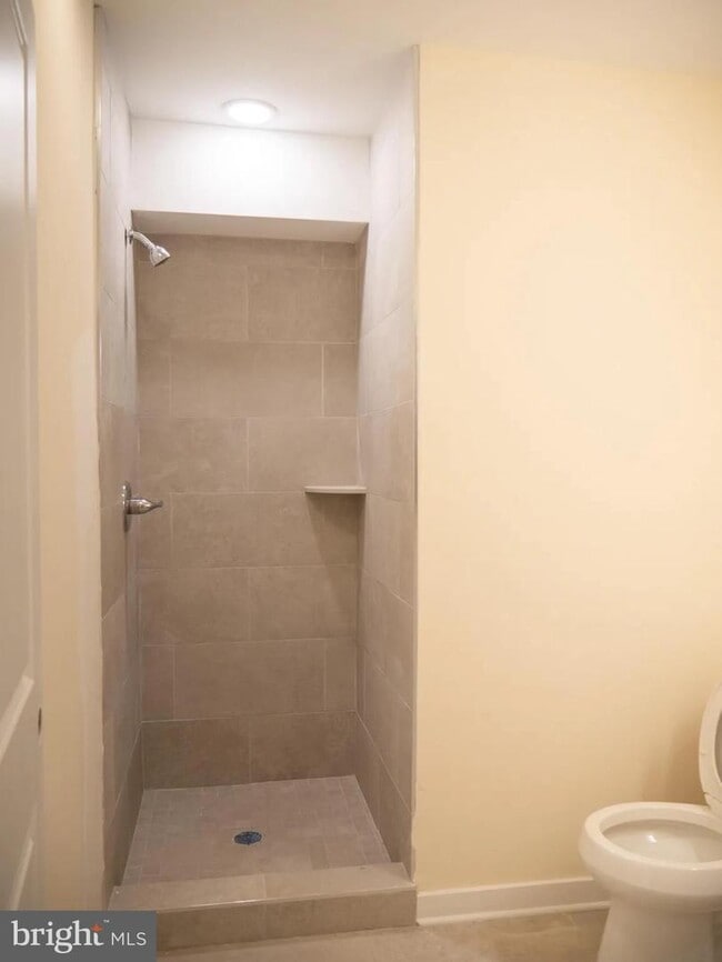 Building Photo - 1732 W Girard Ave