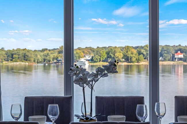 Building Photo - 301 S Front St