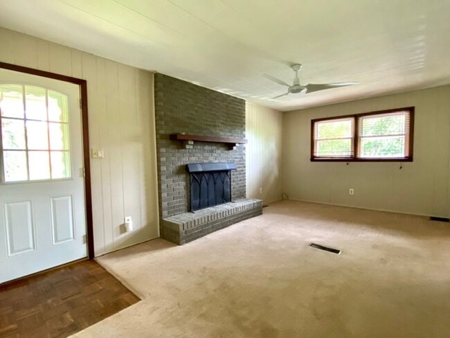 Building Photo - Charming Brick Ranch in Haw Creek