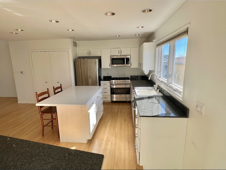 Building Photo - 311 Hill St