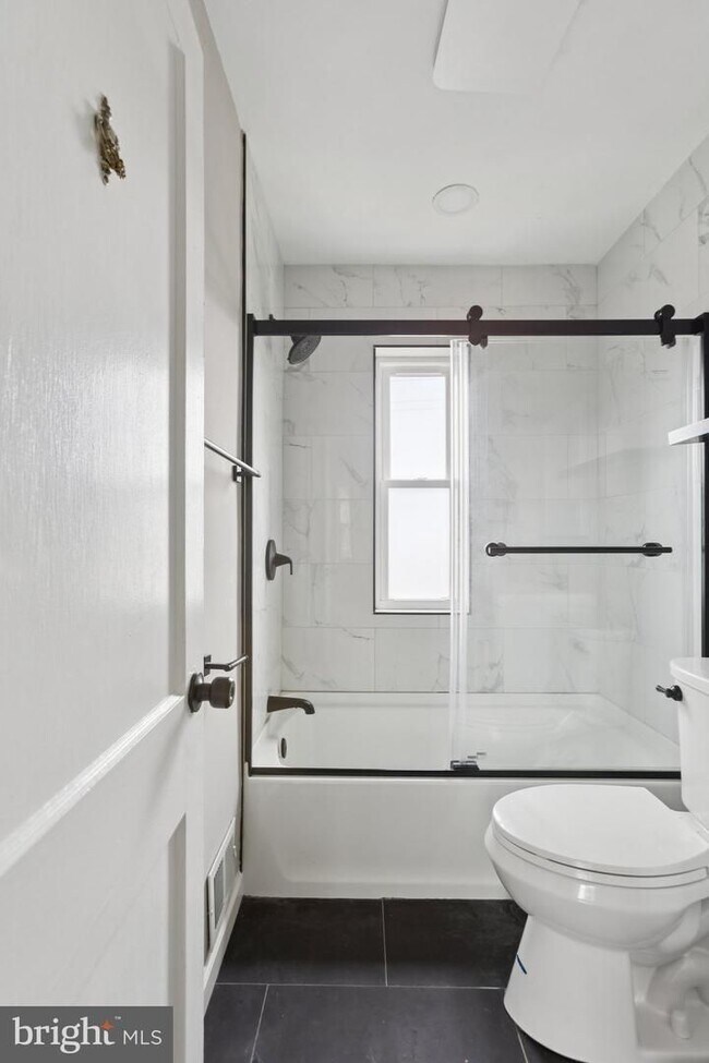 Building Photo - Charming 2-Bedroom Townhome Beautifully Updated and Convenient