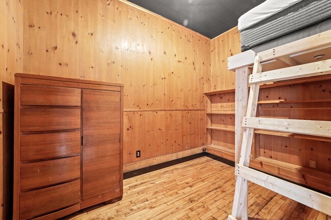 Building Photo - 136 Court St