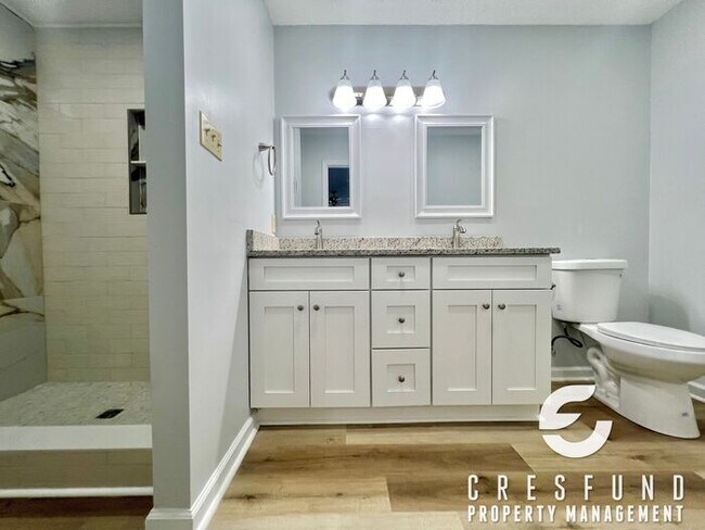 Building Photo - RECENTLY RENOVATED 3 BEDROOM - Ready for M...