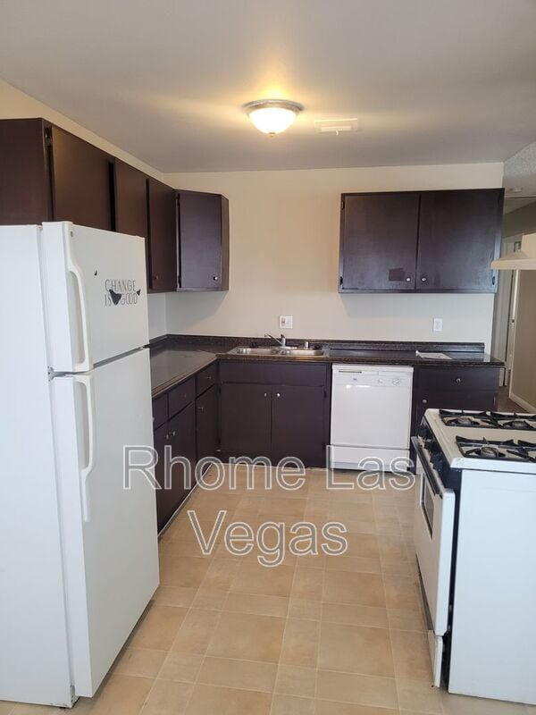 Building Photo - 2341 Exeter Dr