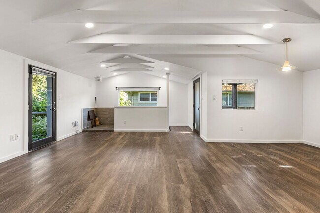 Building Photo - 220 SE 157th Ave