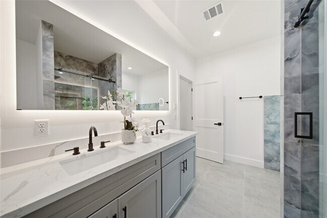 Building Photo - 5024 Winnetka St