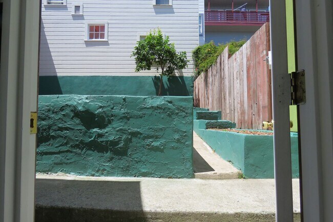 Building Photo - Noe Valley House - 3 beds-1.5 baths - VIEW - garage