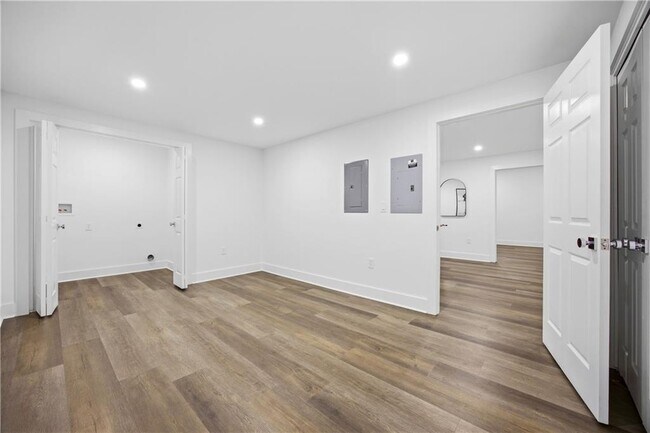 Building Photo - 6410 Westchester Pl