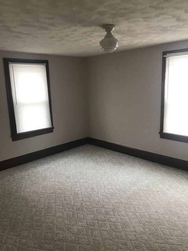 Building Photo - Updated 2 Bedroom NW Canton House for Rent