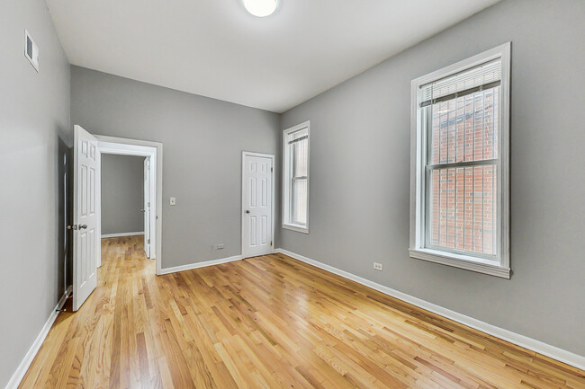 Building Photo - 864 W Aldine Ave