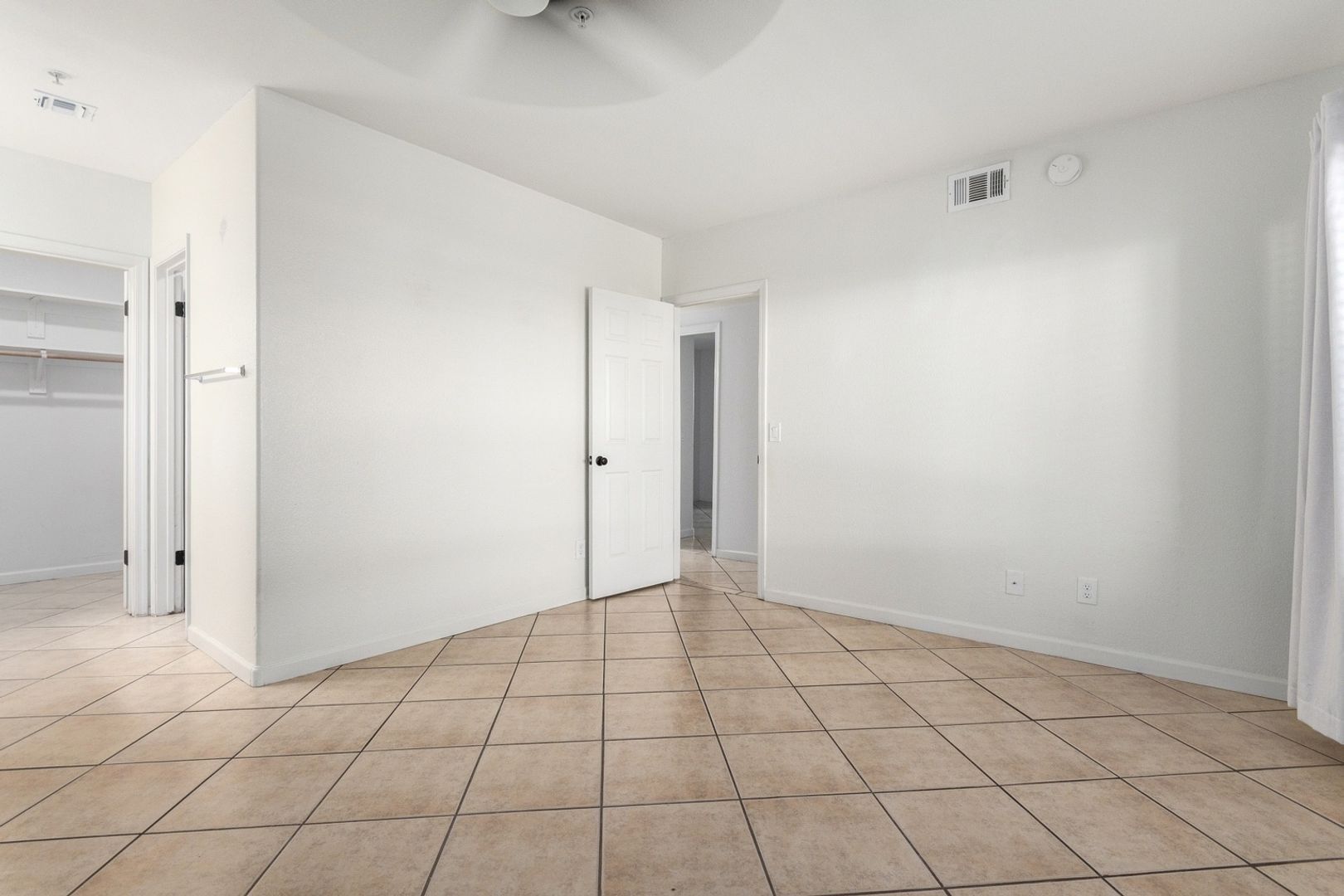 Building Photo - 1825 W Ray Rd