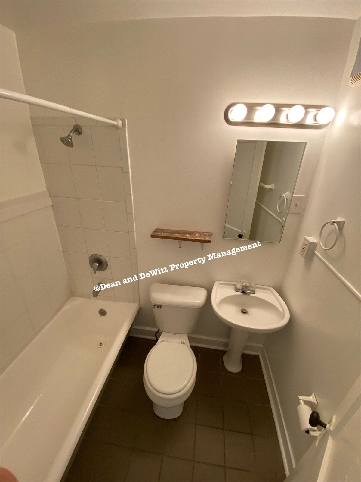 Building Photo - Studio Bed/1 Bath - Unit 4
