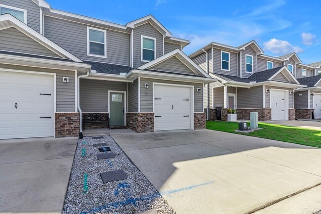 Building Photo - 6 Praiseworthy Dr