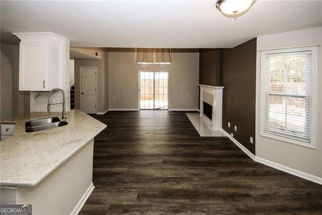 Building Photo - 121 Stoneforest Dr