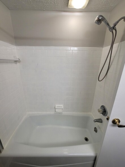 Building Photo - 1012 Schneider St SE