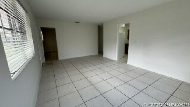 Building Photo - 842 S 63rd Ave