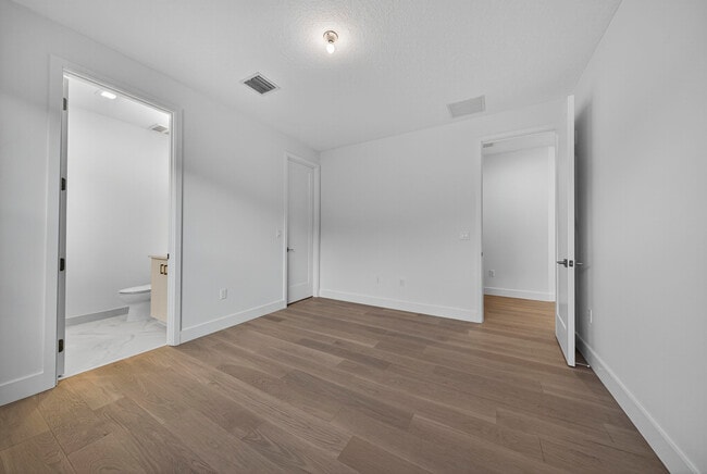 Building Photo - 9361 Sunflower Mdw Rd