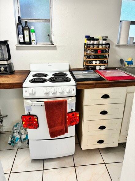 Building Photo - 6334 SW 35th St