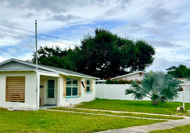 Building Photo - 52 River Shore Dr