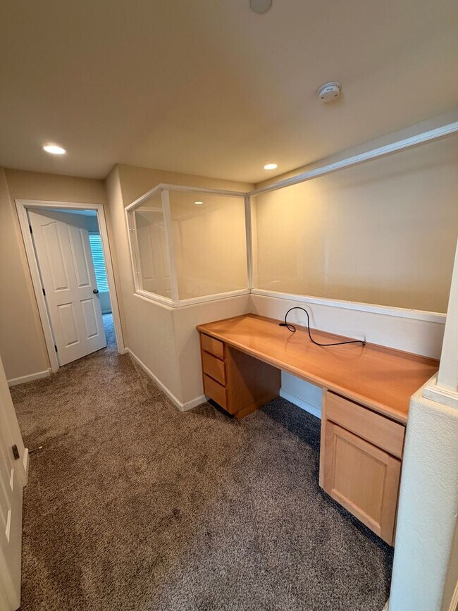 Building Photo - Coming Soon *** 3 Bedroom 2.5 Bathroom *** Rivage Folsom
