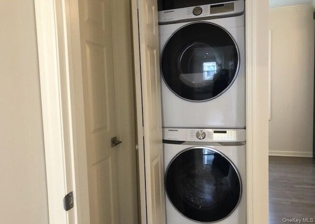 Building Photo - 40-15 214th Pl