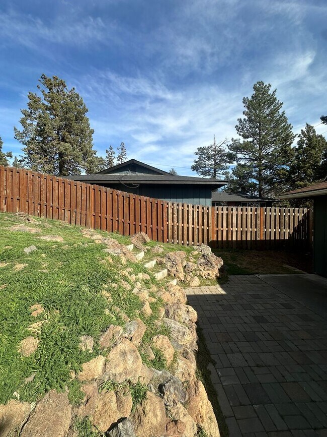 Building Photo - 928 NW Portland Ave