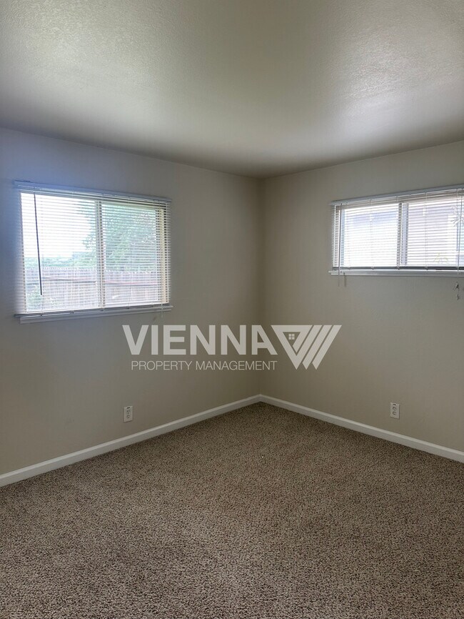 Building Photo - 5280 5th St