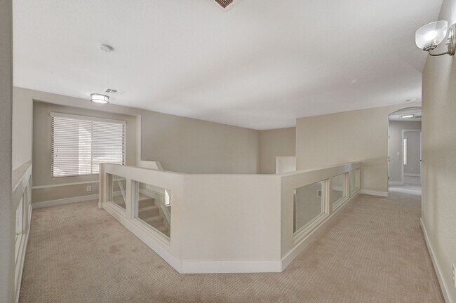Building Photo - Gorgeous 5 Bedroom 3 Car Garage Home in th...