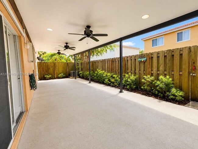 Building Photo - 9720 SW 164th Ave