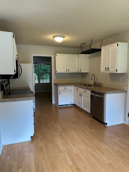 Building Photo - 7406 Merry Oaks Ct