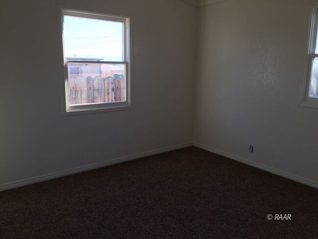 Building Photo - 424 N Alvord St