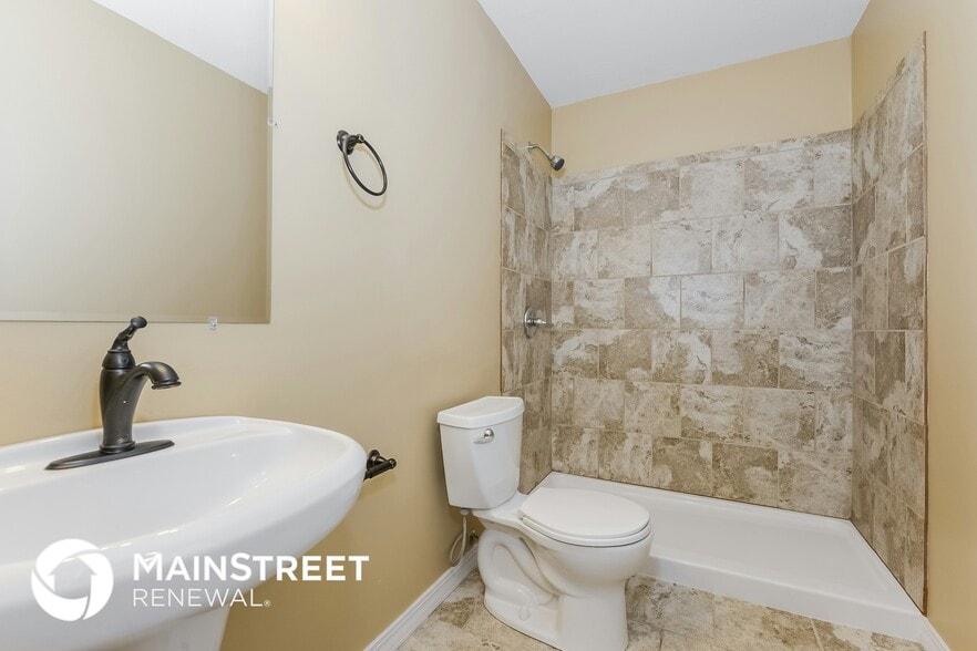 Building Photo - 1700 Clear Creek Dr