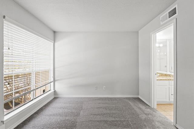 Building Photo - 3550 Country Square Dr