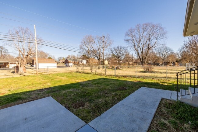 Building Photo - 2104 Jade Dr