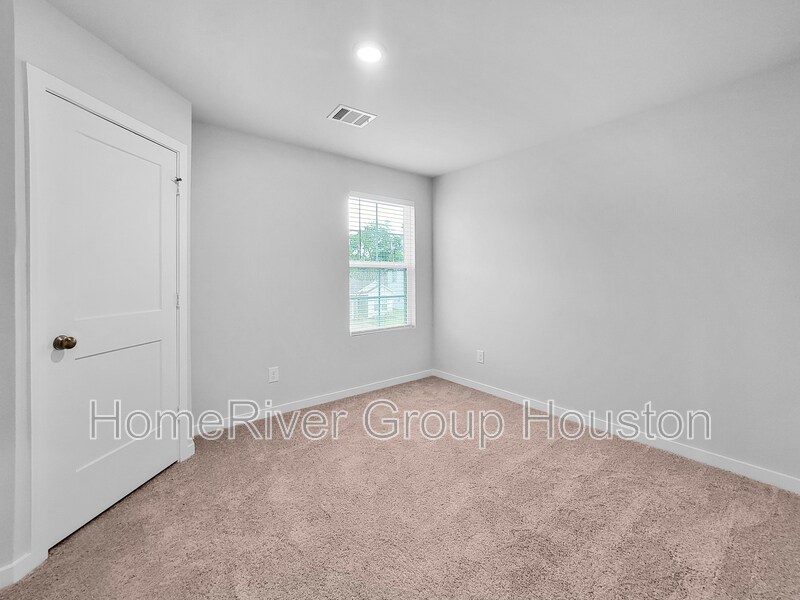 Building Photo - 10750 Red Flagstone Dr